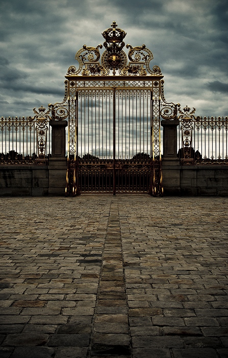 Dark gate