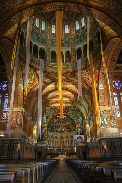 Sainte Thérèse, celle qui prie...
